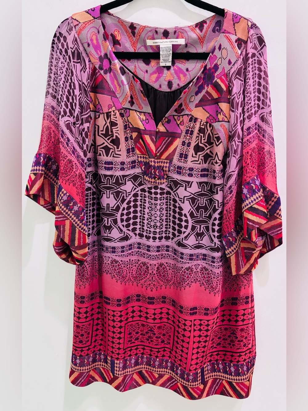 Diane Von Furstenberg Pink & Purple Abstract Printed V-Neck dress